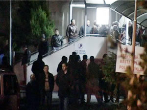 Cinnet getiren baba tüfeğe sarıldı: Gelini öldü, oğlu ve torunu ağır yaralı
