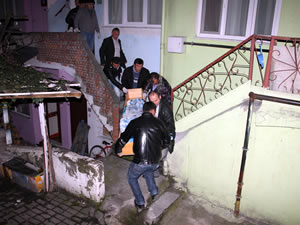 Yaşlı çift, sobadan sızan gazdan zehirlendi