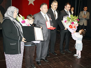 Şehit annesine övünç madalyası