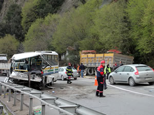 Ereğli’de feci kaza: 1 kişi öldü, 20 kişi yaralandı