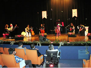 Öğrencilerden engelliler yararına sergi ve konser