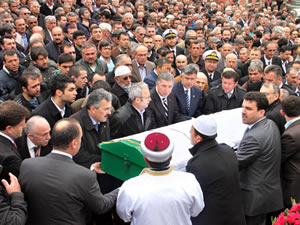 Candan’ın kardeşi son yolculuğuna uğurlandı