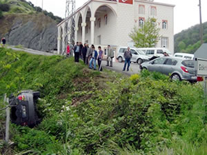 Kavşakta otomobil ve jip çarpıştı: 2 kişi yaralandı