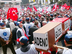 Maden işçilerinden tabutlu gönderme!