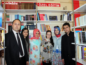 Öğrenciler özel eğitim kütüphanesi kurdu
