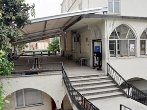 Bozhane Camii avlusu kapatıldı