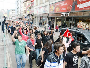 Zonguldak’ta liseli gençlerden protesto