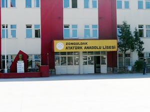 SBS sorularını tartışmaya dalan öğrenciler okulda mahsur kaldı