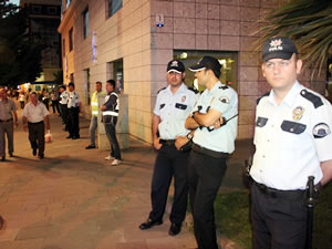 Protesto yürüyüşüne polis geçit vermedi
