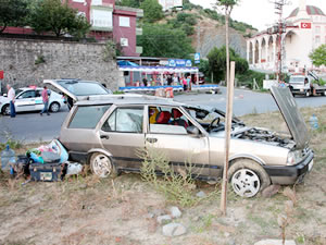 Takla atan araçtaki 3 kişi yaralandı