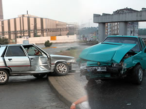 Ereğli’de trafik kazası: İki araç hurdaya döndü