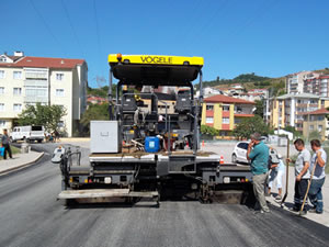 Mahallelerde asfalt çalışmaları sürüyor