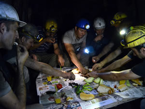 Madenciler yerin metrelerce altnda ilk sahuru yapt