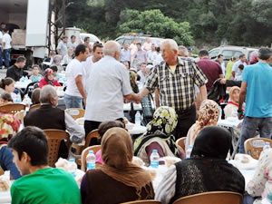 Belediyenin mahalle iftarlar sryor