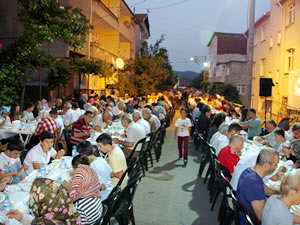 Mahalle iftarları Uzunmehmet ile devam etti