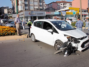 Ereğli’de iki araç çarpıştı: 2 kişi yaralandı