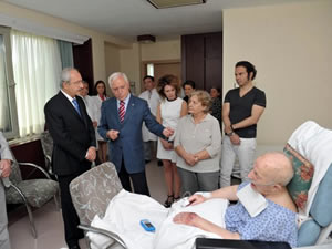Kılıçdaroğlu ve Haberal’dan eski Bakan Uzuner’e ziyaret