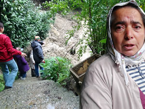 Tüm emekleri heyelanla yok olup gitti
