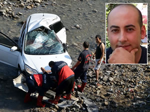 Dereye uçan otomobilden sağ çıkamadı…
