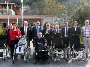 Hayrseverlerden, 4 ar engelliye tekerlekli sandalye ba