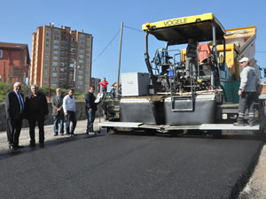 Asfaltta eksik yerler de tamamlanıyor