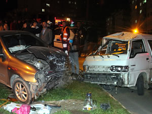 Hastaneye giderken kaza yaptılar: 8 kişi yaralandı