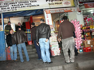 Ereğli’de büfe işleten iki kardeşe bıçaklı saldırı!