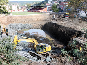 Alışveriş merkezi için temel kazısı