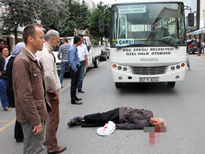 Halk otobüsünün çarptığı adam ağır yaralandı