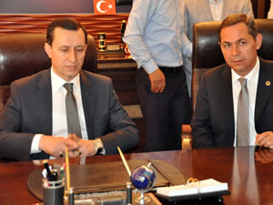 İşler: Çatı başlarına çökmeye başladı