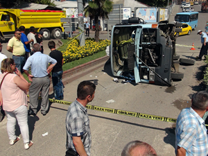 Zonguldak'ta yolcu minibüsü devrildi: 1 kişi yaralandı