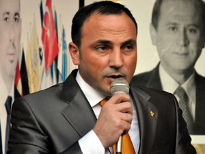 Şeker’den “terörist heykeli” tepkisi