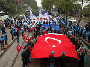 Binlerce işçi 1 Mayıs Emek ve Dayanışma Günü için Zonguldak’ta