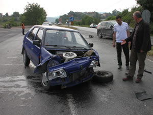 Zonguldak Yolunda kaza: 3 kii yaraland