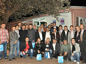 Emekli olan işçilere plaket