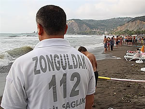 Denizde can pazar: 14 yandaki gen kayboldu, onu kurtarmak isteyen yal adam yaamn yitirdi