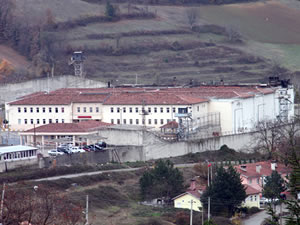 Mahkumlar başka cezaevlerine gönderildi