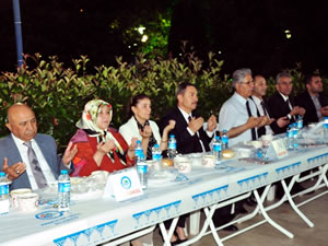 Protokol üyeleri iftar sofrasında buluştu