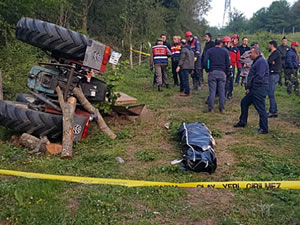 Devrilen traktörün altında kalan adam, feci şekilde can verdi