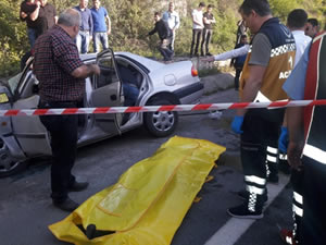 Alaplı’da feci kaza: Direğe çarpan otomobildeki 3 kişi yaşamını yitirdi