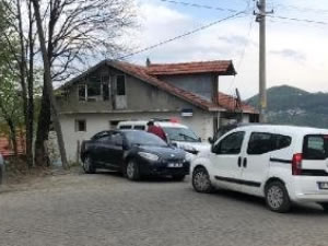 Evinde başından vurulmuş halde bulundu