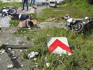 Direksiyon hakimiyetini kaybeden motosiklet srcs kaza yapt