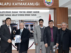 Sigarayı bırak, gömlekle kravatı kap