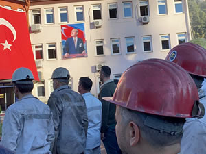 Maden işçileri Atatürkü andı