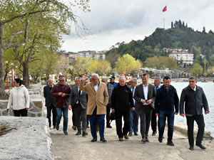Posbıyık, sahil şeridinde yürütülen çalışmaları yerinde inceledi